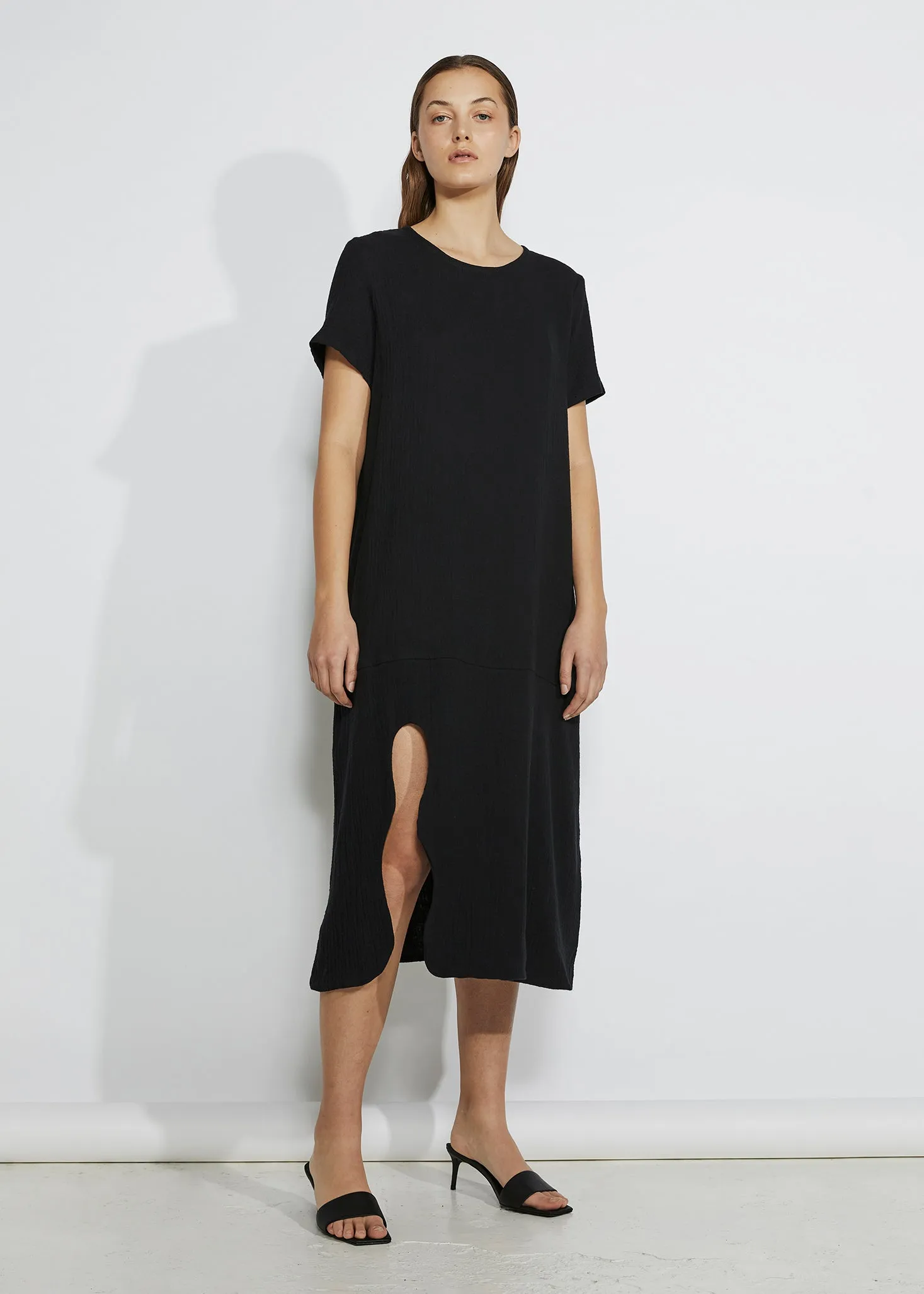 DISTORT DRESS [ Black Crinkle Cotton, Wavy Cutout Split ]