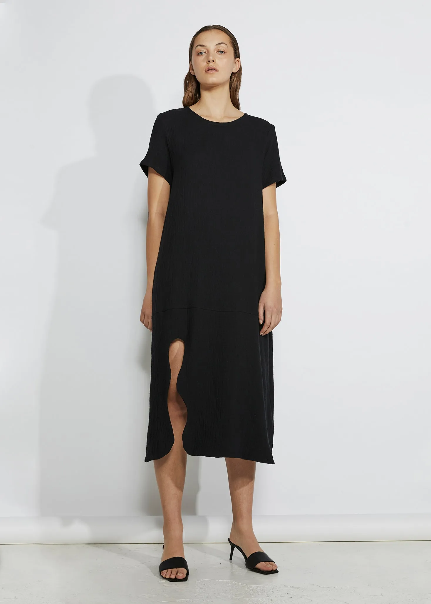 DISTORT DRESS [ Black Crinkle Cotton, Wavy Cutout Split ]